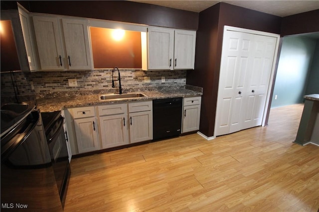 7073 Bristlewood Dr, Concord, OH 44077 - kitchen featuring black appliances, a sink, tasteful backsplash, light wood-type flooring, and dark stone countertops