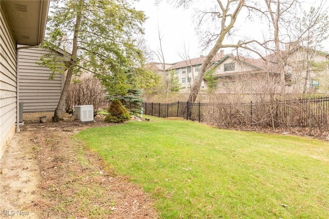 2 Salem Ct, Beachwood, OH 44122 - view of yard featuring fence
