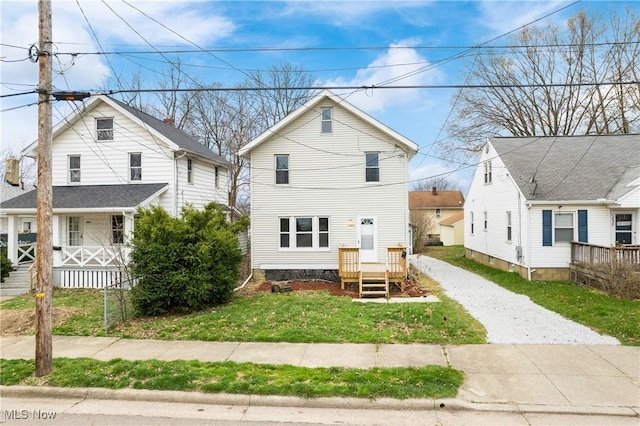 1862 17th St SW, Akron, OH 44314 - traditional-style house featuring fence and a front lawn