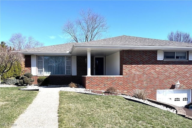 ranch-style home featuring brick siding and a front lawn