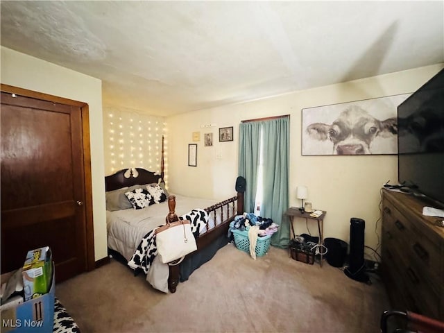 bedroom featuring carpet floors