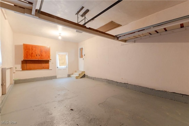 2955 Noel Dr, Youngstown, OH 44509 - view of garage