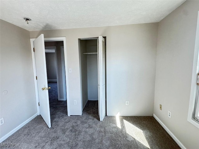 2106 17th St SW, Akron, OH 44314 - unfurnished bedroom featuring baseboards, a closet, carpet floors, and a textured ceiling