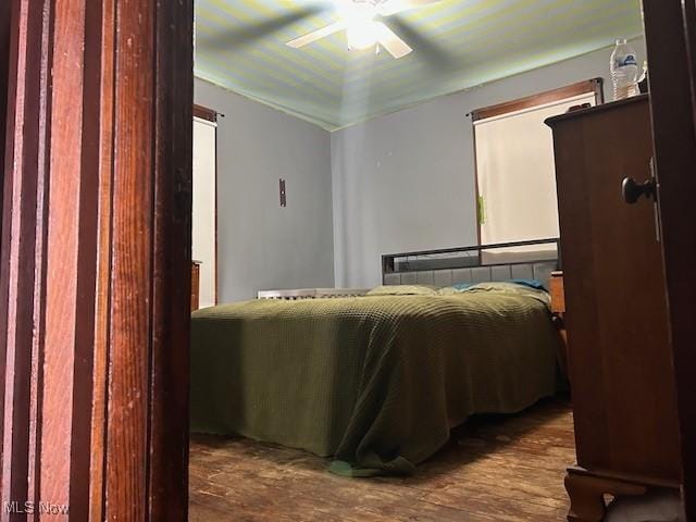 bedroom with dark wood finished floors and a ceiling fan