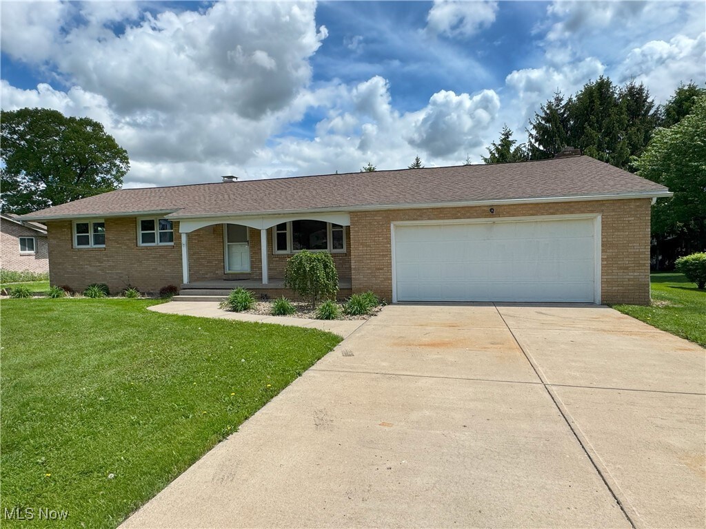120 Robin Hood Dr, Youngstown, OH 44511 - photo 1
