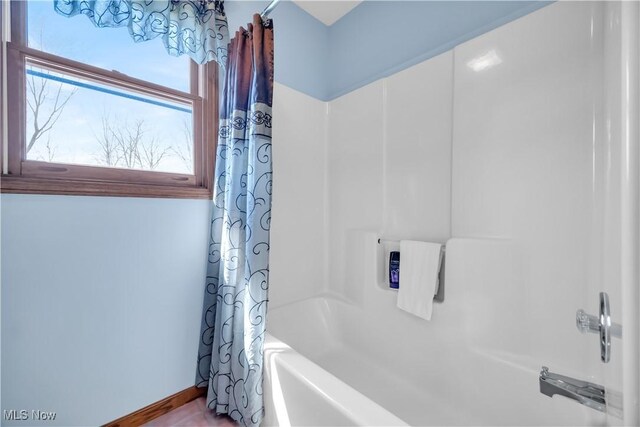 6722 Silvermound Dr, Mentor, OH 44060 - bathroom featuring shower / bath combination with curtain and baseboards