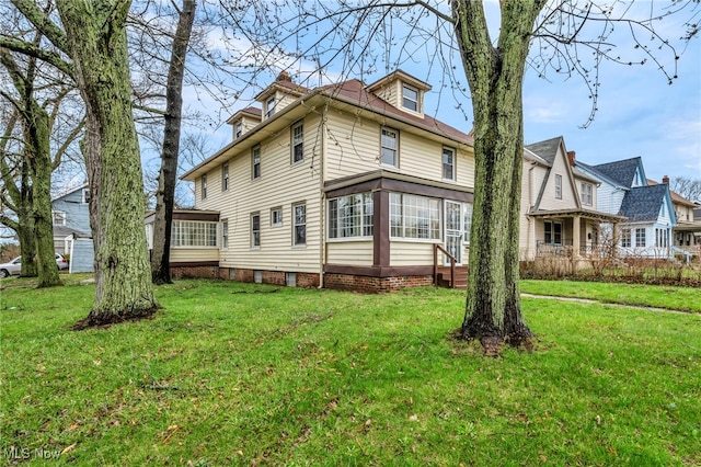 view of side of property featuring a lawn