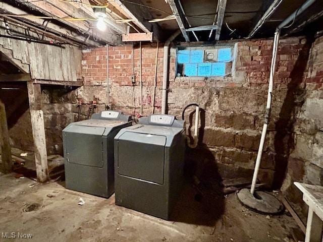 119 Erie St, Elyria, OH 44035 - washroom featuring washing machine and clothes dryer and laundry area