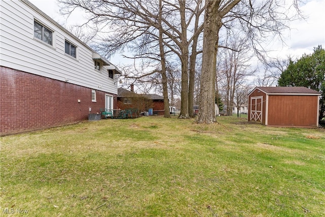 view of yard with an outbuilding and a shed