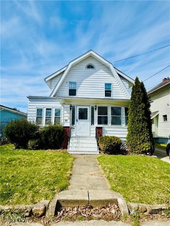 dutch colonial with entry steps, a front lawn, and a gambrel roof