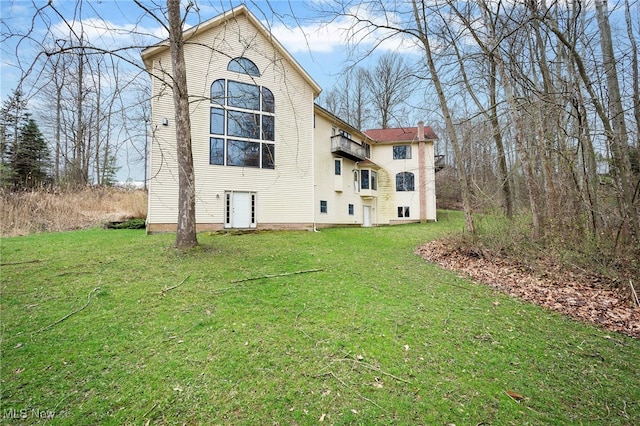 rear view of house featuring a lawn