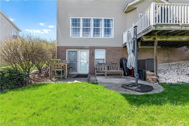 218 Canterbury Ct, Columbiana, OH 44408 - rear view of property featuring a patio area, brick siding, and a yard