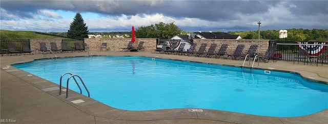 218 Canterbury Ct, Columbiana, OH 44408 - community pool with a patio and fence