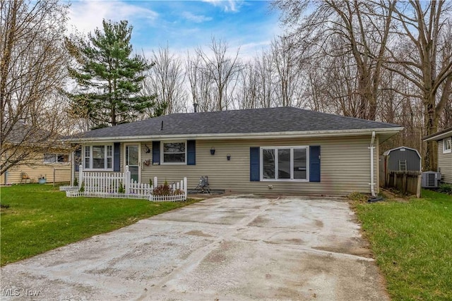 1038 Oakwood Dr, Elyria, OH 44035 - photo 1