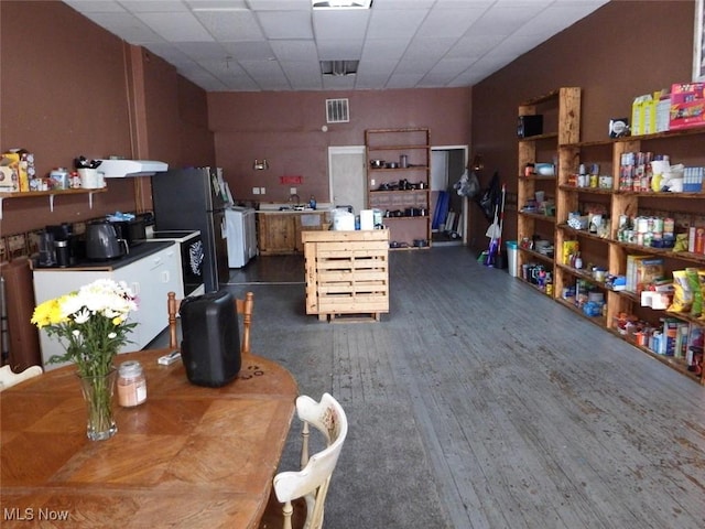 39 E Main St, Crooksville, OH 43731 - interior space featuring visible vents