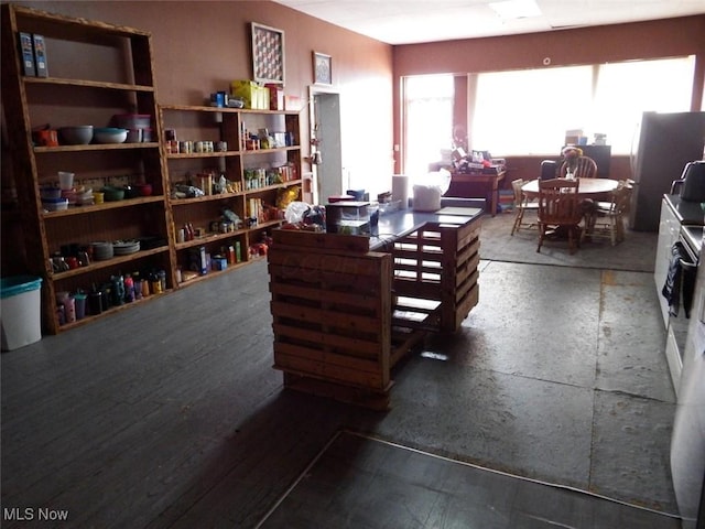 39 E Main St, Crooksville, OH 43731 - interior space