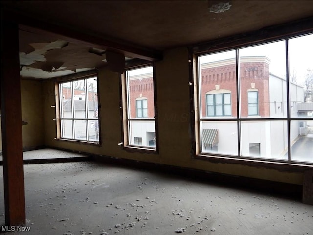 39 E Main St, Crooksville, OH 43731 - view of empty room