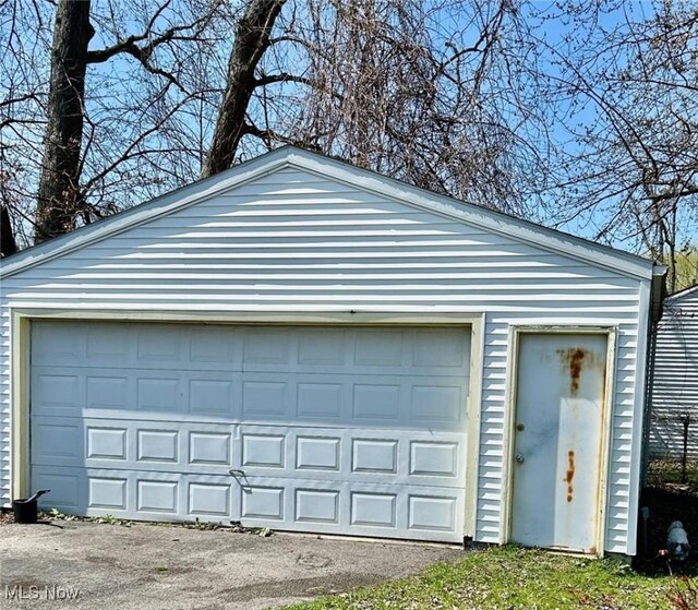 view of detached garage