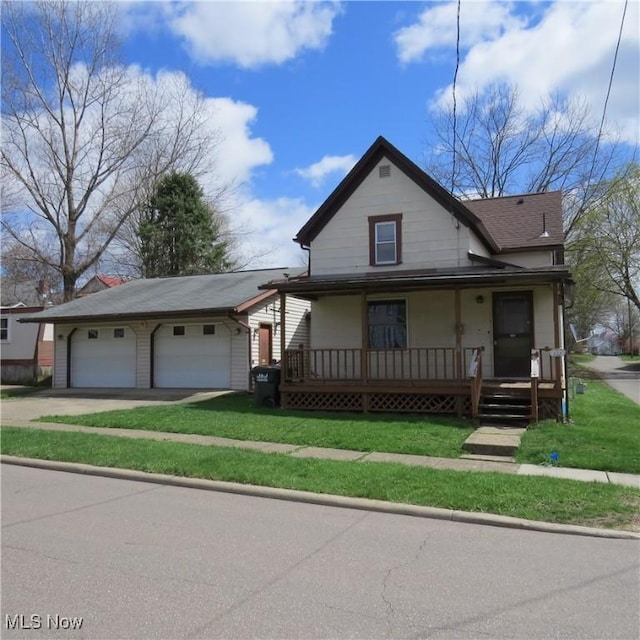 view of front of property featuring a porch and a front lawn
