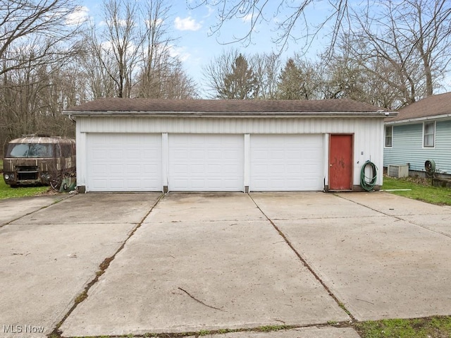 view of detached garage