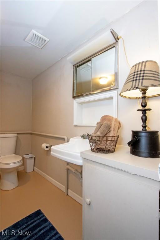31 Morgan Ave, Ashland, OH 44805 - bathroom with a sink, toilet, baseboards, and visible vents