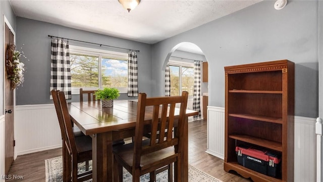 3020 State Route 376, Stockport, OH 43787 - dining space with arched walkways, wainscoting, and wood finished floors