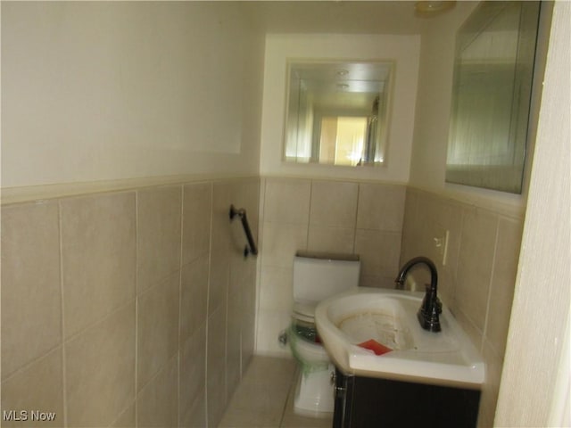 1831 Knowles St, East Cleveland, OH 44112 - half bath with toilet, vanity, wainscoting, and tile walls