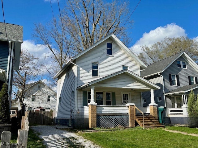 view of front of property featuring a front yard and covered porch