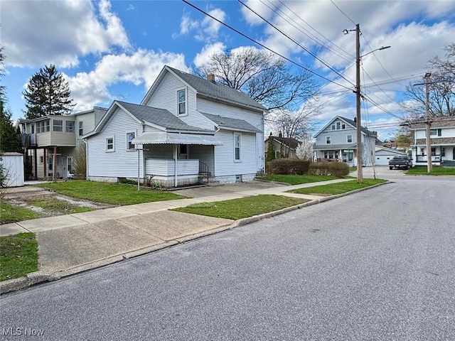 view of front facade featuring a residential view and a front yard