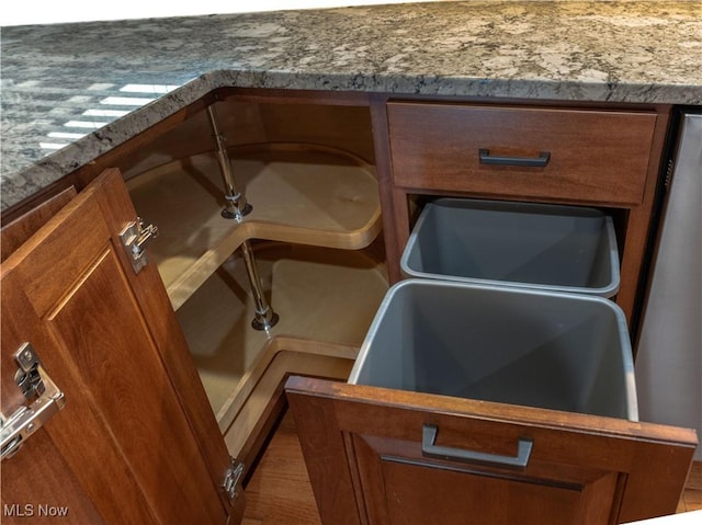 101 Keyser St, Marietta, OH 45750 - details featuring brown cabinetry