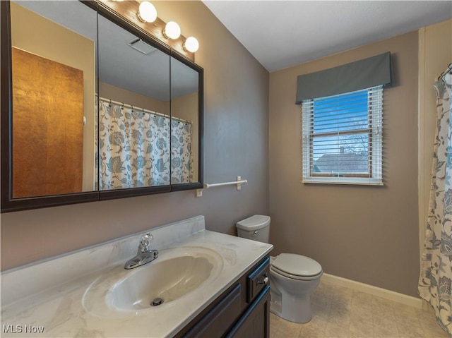 101 Keyser St, Marietta, OH 45750 - full bath featuring toilet, a shower with curtain, vanity, and baseboards