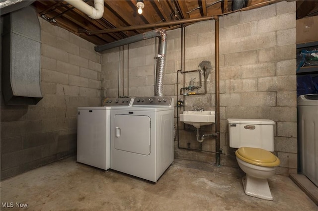 100 Crestwood Cir, Marietta, OH 45750 - clothes washing area with separate washer and dryer