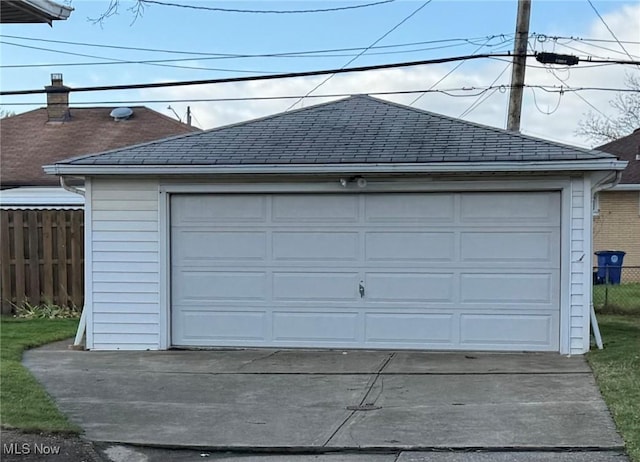 4830 Autumn Ln, Brooklyn, OH 44144 - detached garage with fence