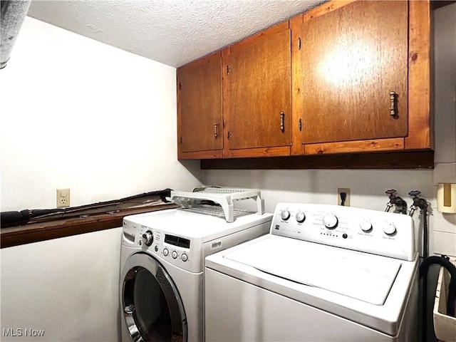 7366 Cromwell Dr, Solon, OH 44139 - washroom with cabinet space, independent washer and dryer, and a textured ceiling