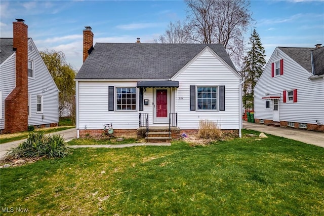 view of front of property with a front lawn and a shingled roof