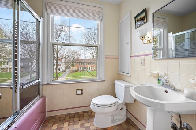 2691 Rocklyn Rd, Shaker Heights, OH 44122 - full bathroom with toilet, tile walls, a wainscoted wall, enclosed tub / shower combo, and tile patterned floors
