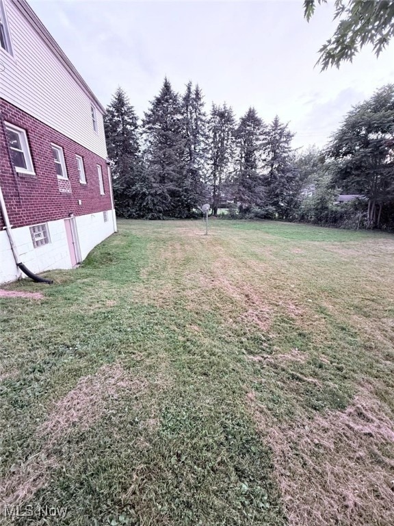270 Coitsville Rd, Campbell, OH 44405 - view of grassy yard