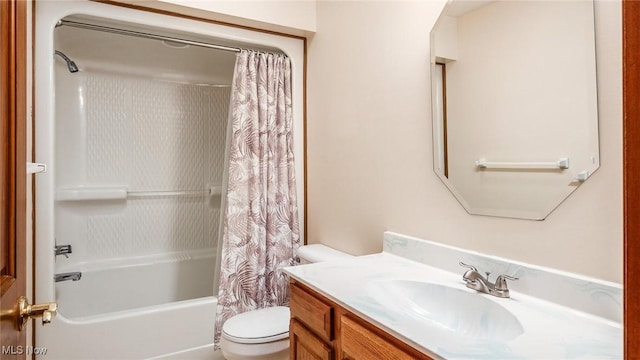 full bath with shower / bathtub combination with curtain, vanity, and toilet