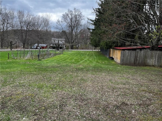 view of yard featuring fence