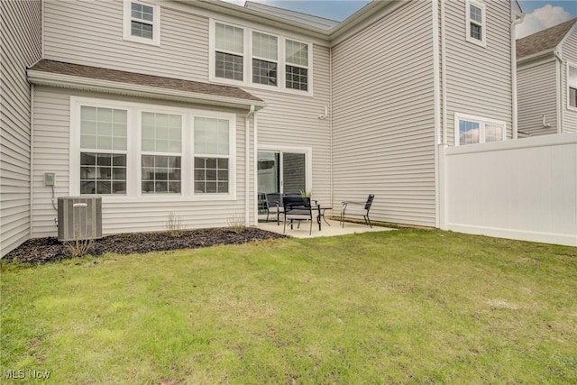 850-4 Dipper Ln, Aurora, OH 44202 - rear view of property featuring central AC unit, a yard, a patio area, and fence