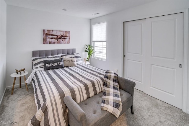 850-4 Dipper Ln, Aurora, OH 44202 - bedroom with light colored carpet, baseboards, and visible vents