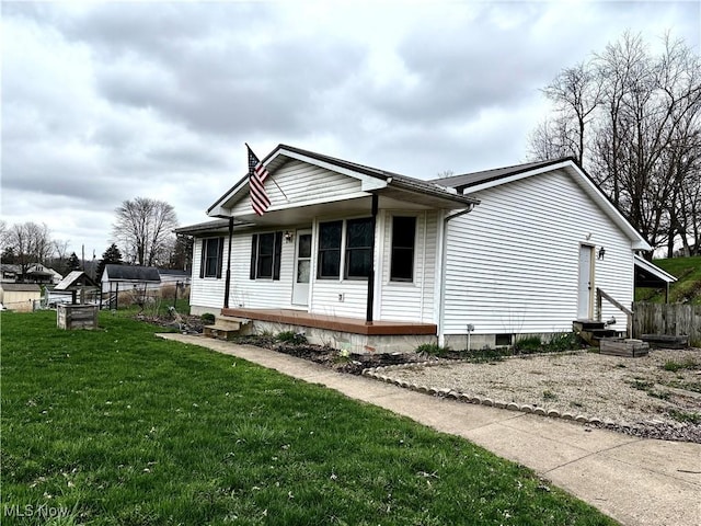view of front of house with a front yard