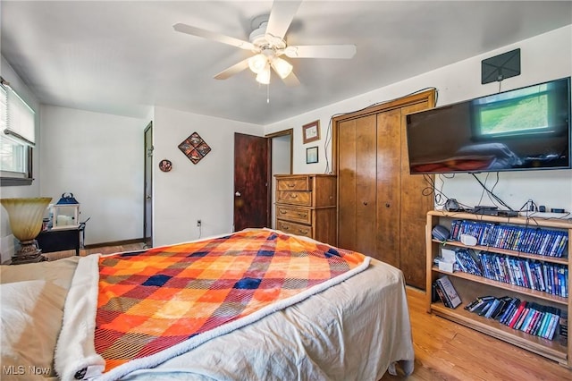 2262 Tanglewood Dr, Salem, OH 44460 - bedroom featuring light wood finished floors, a closet, and ceiling fan