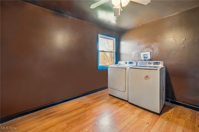 2262 Tanglewood Dr, Salem, OH 44460 - laundry room featuring washer and dryer, light wood-style flooring, and a ceiling fan