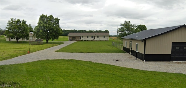 view of yard with driveway