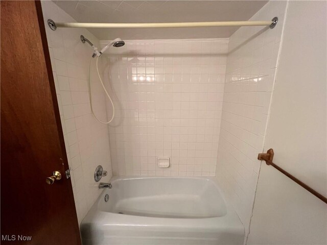 260 Scenery Dr, Weirton, WV 26062 - bathroom with shower / bathing tub combination