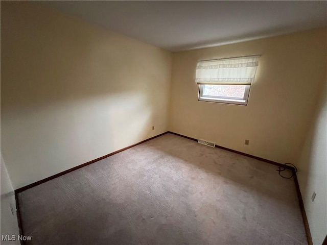 260 Scenery Dr, Weirton, WV 26062 - unfurnished room with visible vents, baseboards, and light colored carpet
