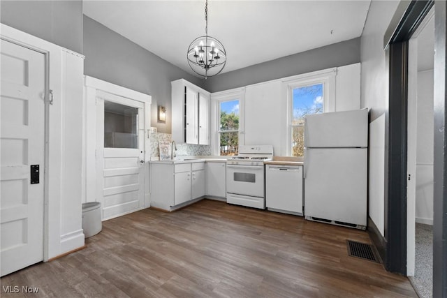 5706 Kemary Ave SW, Navarre, OH 44662 - kitchen featuring a chandelier, white appliances, light countertops, white cabinets, and visible vents