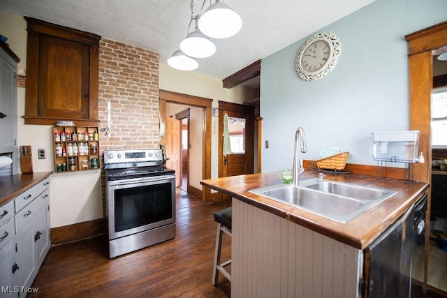 144 S Walnut St, Gnadenhutten, OH 44629 - kitchen featuring stainless steel electric range, a sink, dark wood-style floors, dark countertops, and a breakfast bar