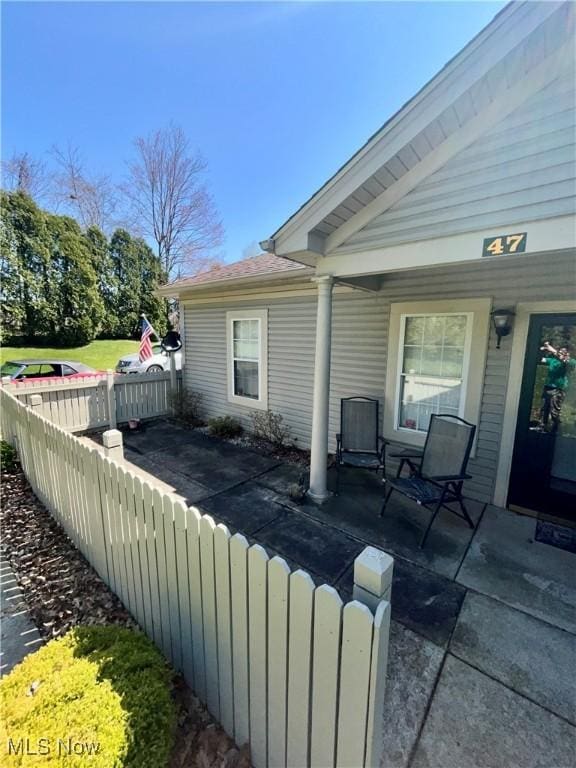 47 Woodland Chase Blvd, Niles, OH 44446 - exterior space featuring a porch and a fenced front yard